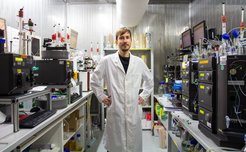 Erstautor Dr. Kai Walstein in der „Proteinfabrik“.