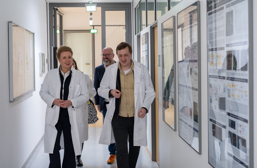 NRW-Wissenschaftsministerin Ina Brandes zu Besuch NRW-Wissenschaftsministerin Ina Brandes zu Besuch